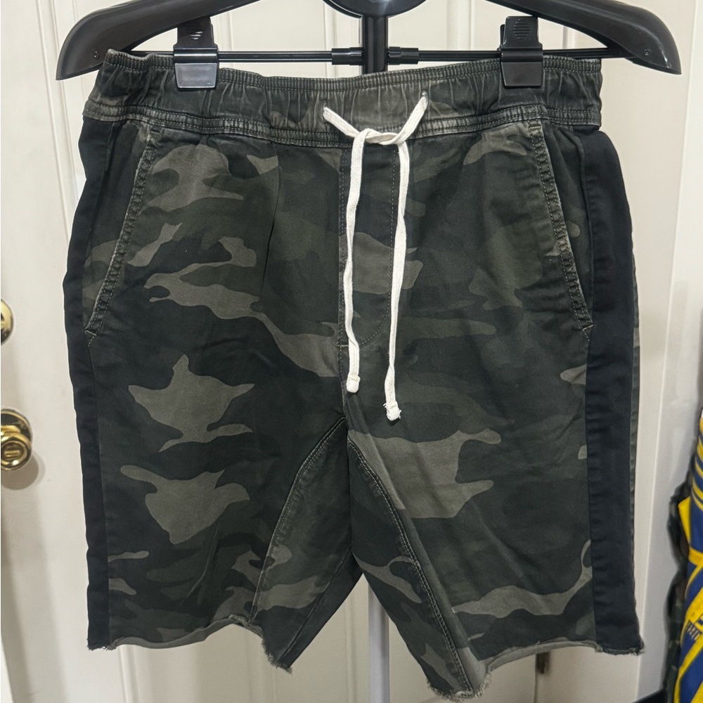 Hollister Shorts I Men's I Jogger 8” inseam I Camo I Size M